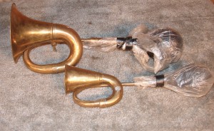 AC317 - Brass Bulb Horns (Two Sizes) Large sound